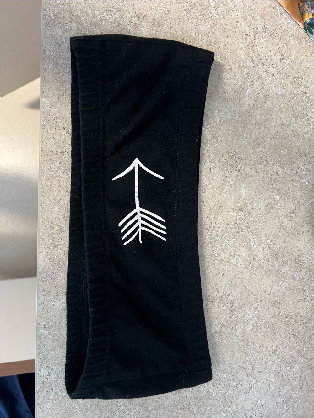 Black Bella arrow bandeau